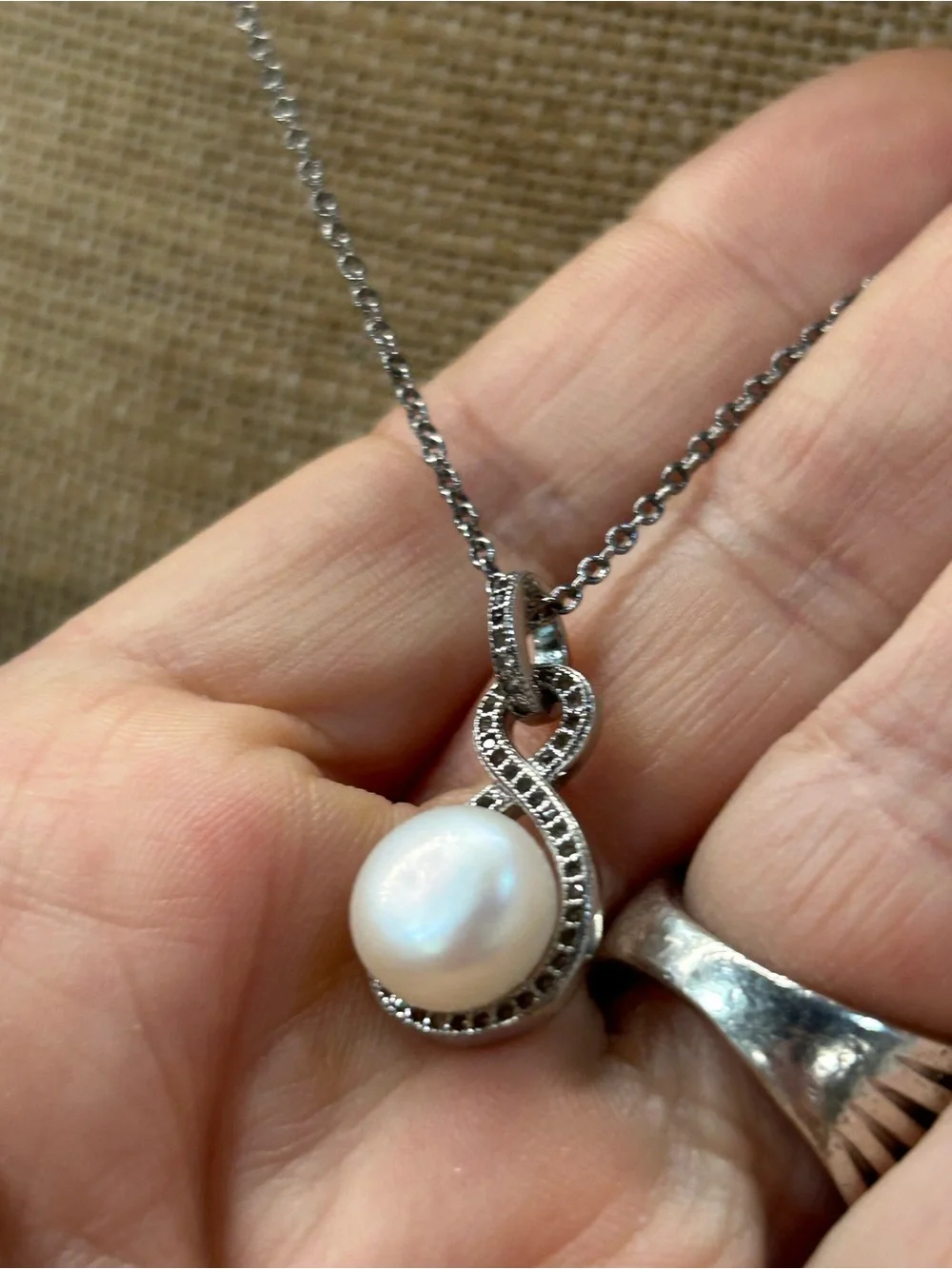 Beautiful Carolyn Pollack 925 chain and infinity pearl cz pendant
